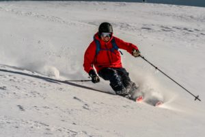 skiier skiing